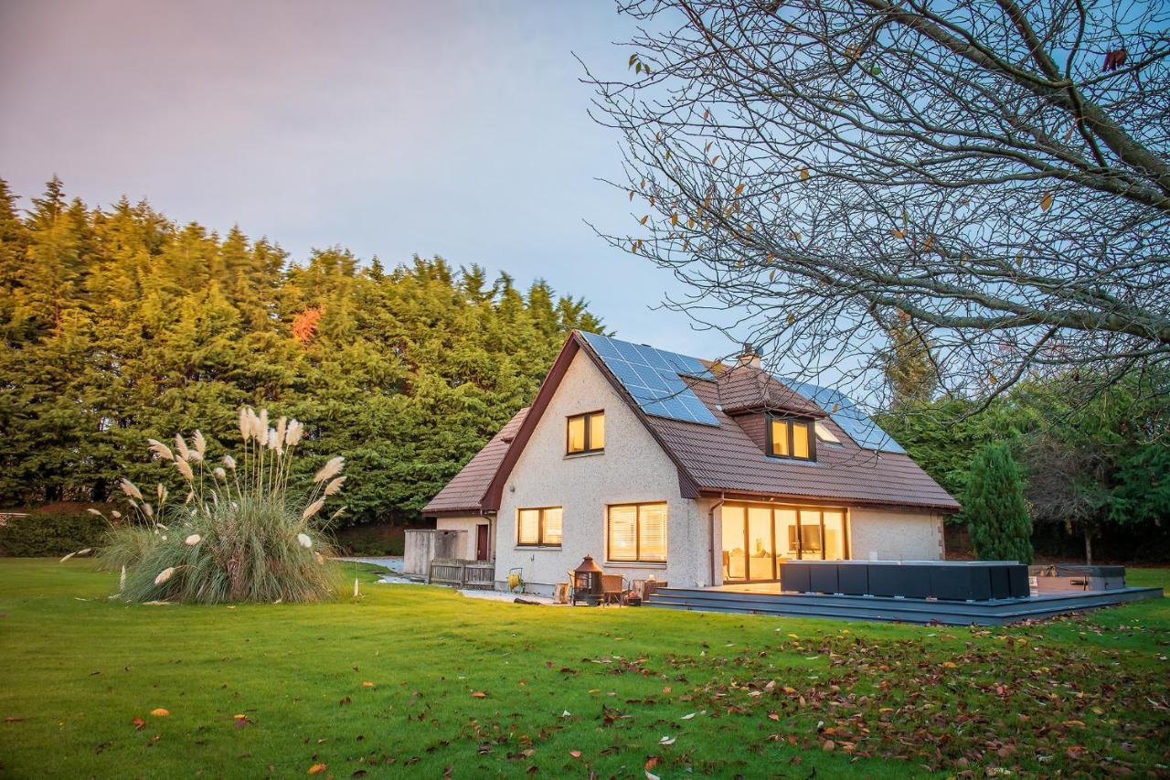 Opulent, Relaxing Home With Hot Tub Fochabers Exterior photo